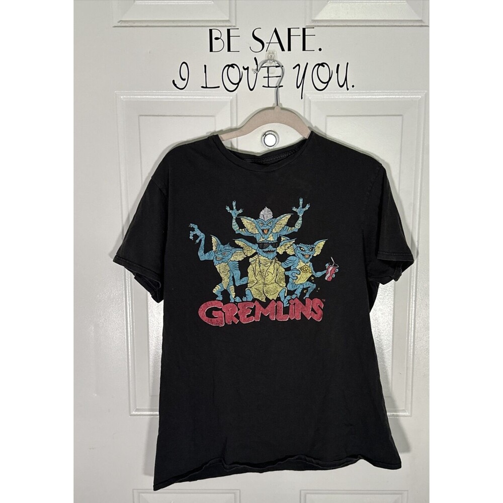 GREMLINS PARTYING TSHIRT/ADULT SIZE LARGE/RUNS SMALL‎